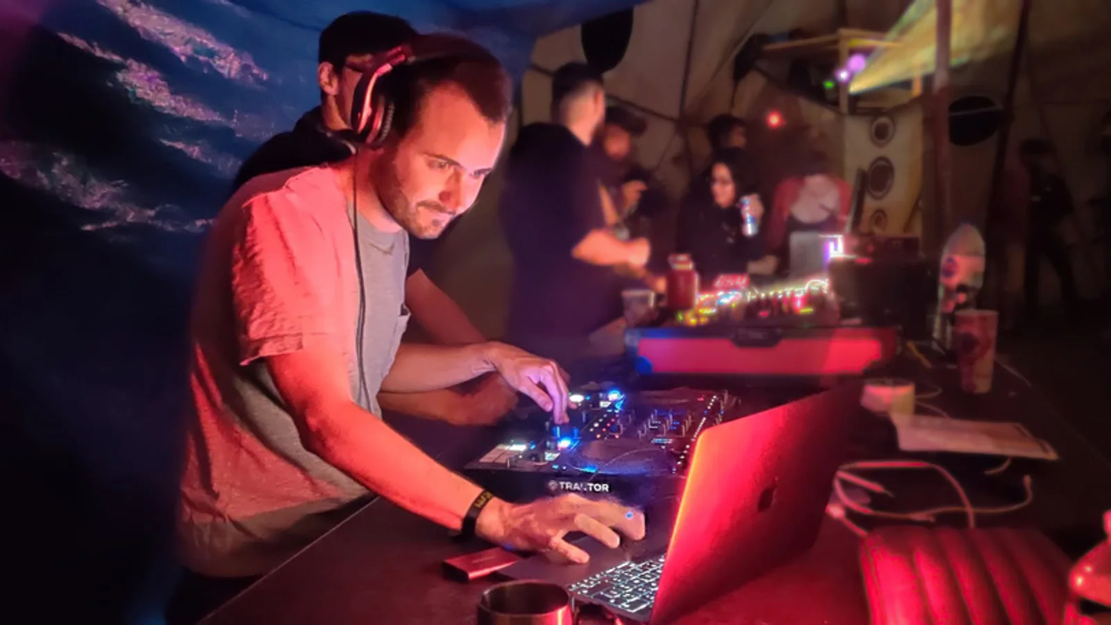 AlesK performing an electronic music set