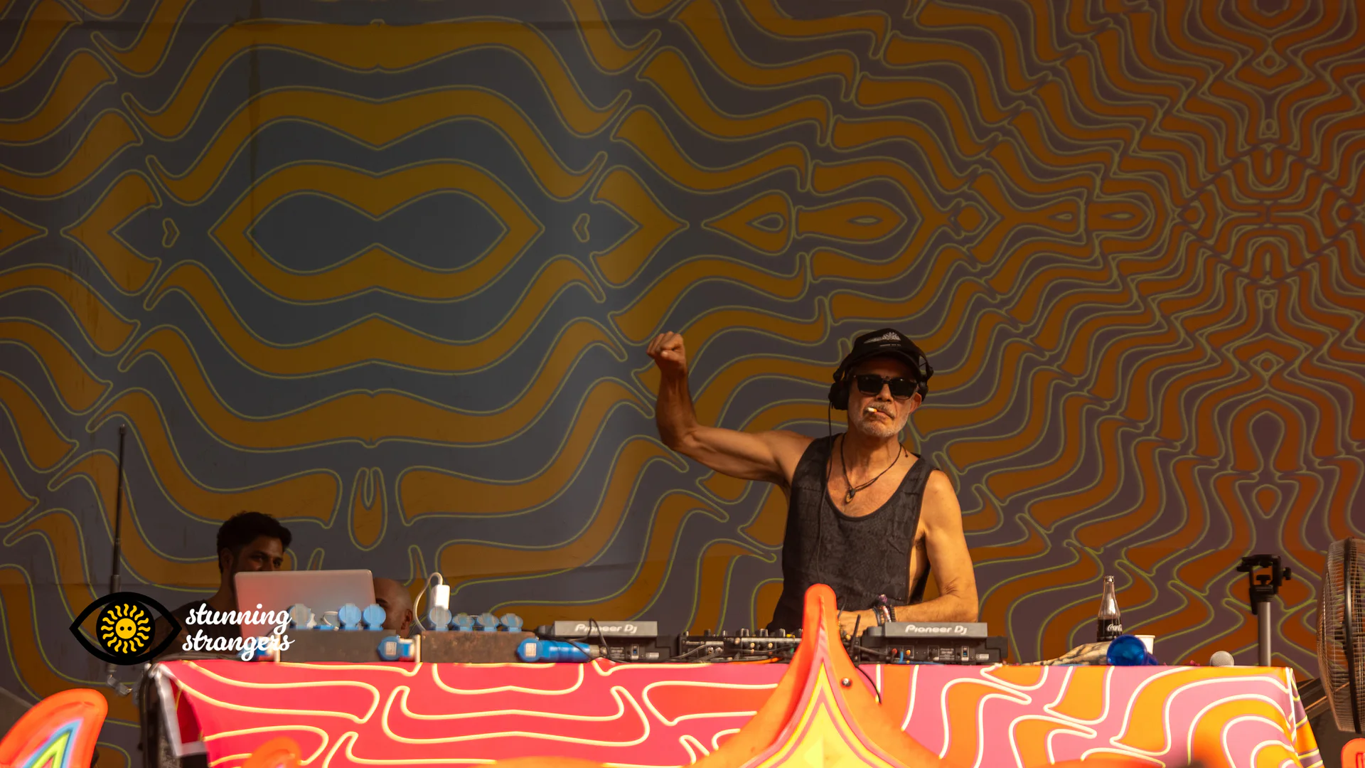 1EyED performing on the Hilltop stage