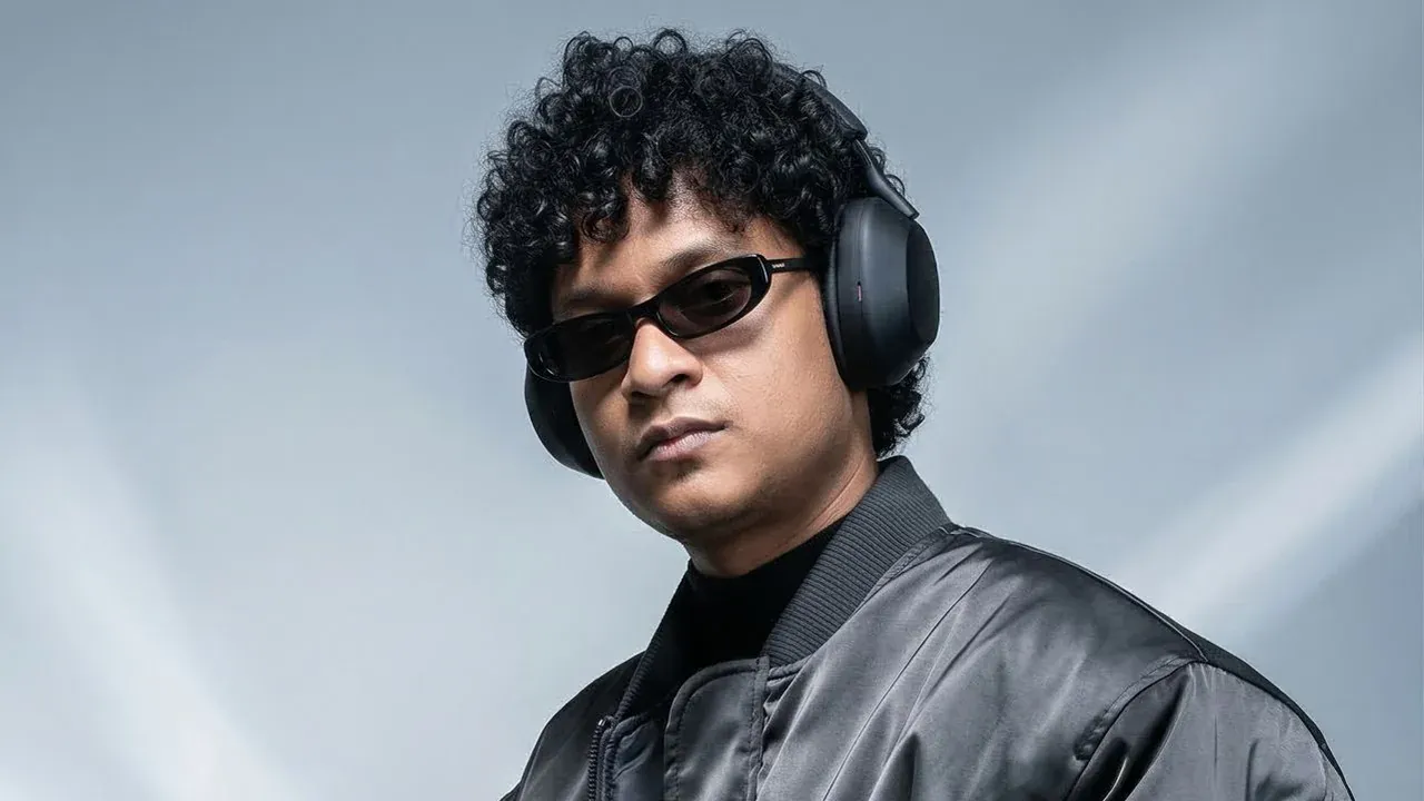 Studio portrait of Pattern115 wearing headphones